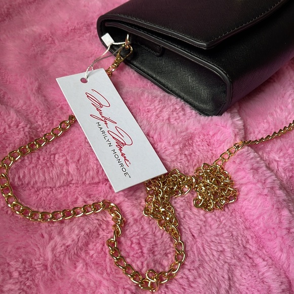 NWT Marilyn Monroe Crossbody with gold chain - Picture 3 of 14
